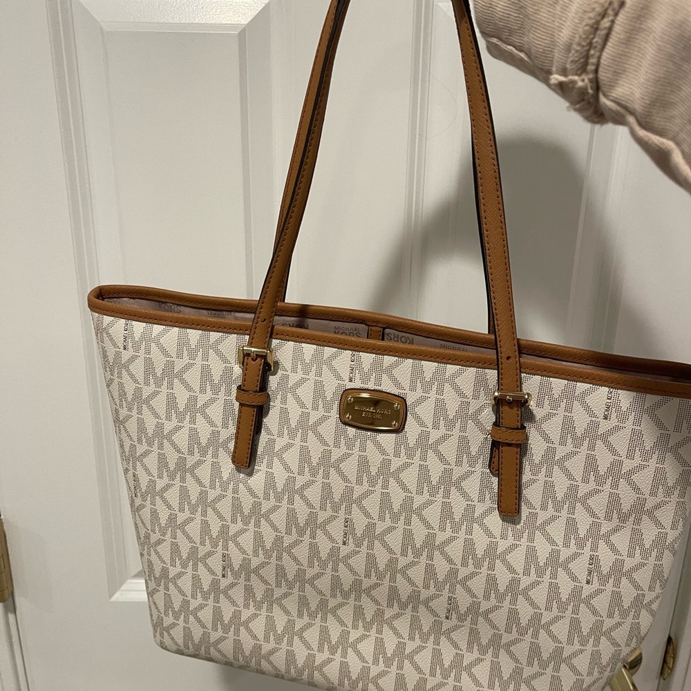 Micheal Kors Tote Bag (very good condition)